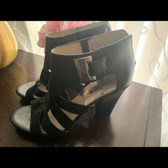 Michael kors heels - Picture 3 of 8